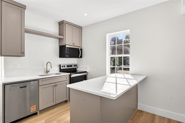 Building Photo - 439 W 9th St