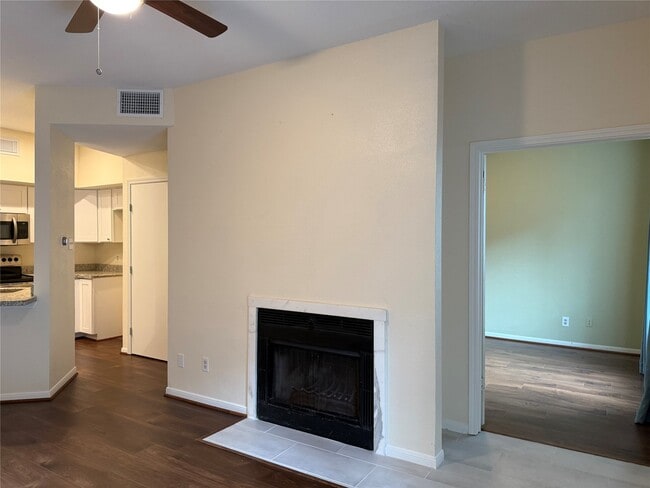 Building Photo - 2121 El Paseo St