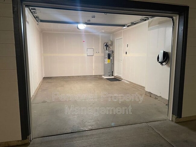 Building Photo - 5711 NE 74th Ct