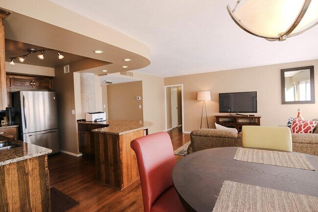 Building Photo - {803 #604} Churchill Condo Located on the County Club Plaza + In-Unit W/D + Parking Included