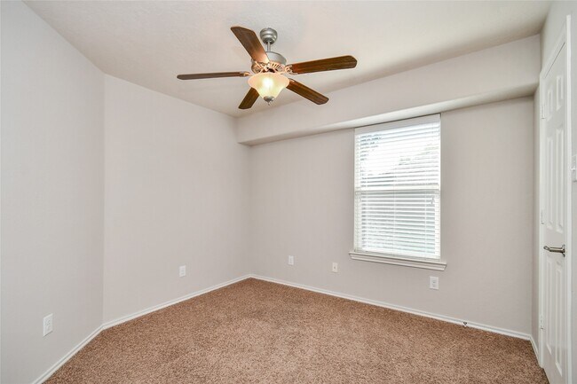 Building Photo - 18 Whitekirk Pl