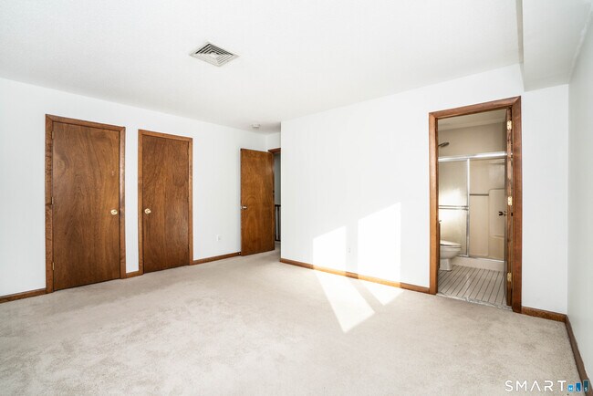 Building Photo - 449 S Main St