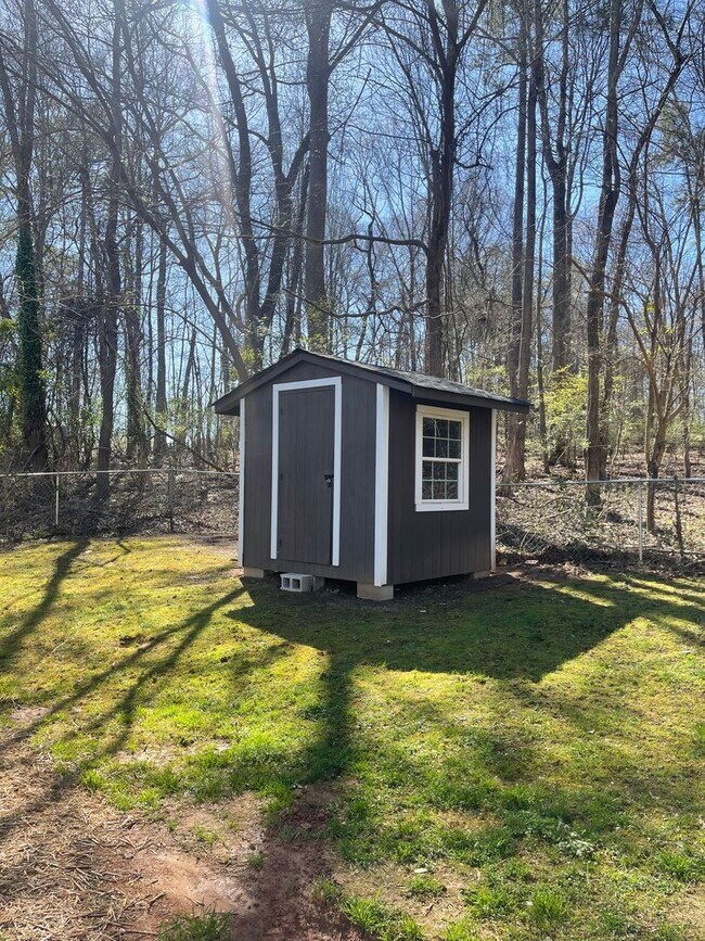 Building Photo - Modern Charm in Rock Hill: Fully Renovated 2-Bedroom Home with Brand New Appliances