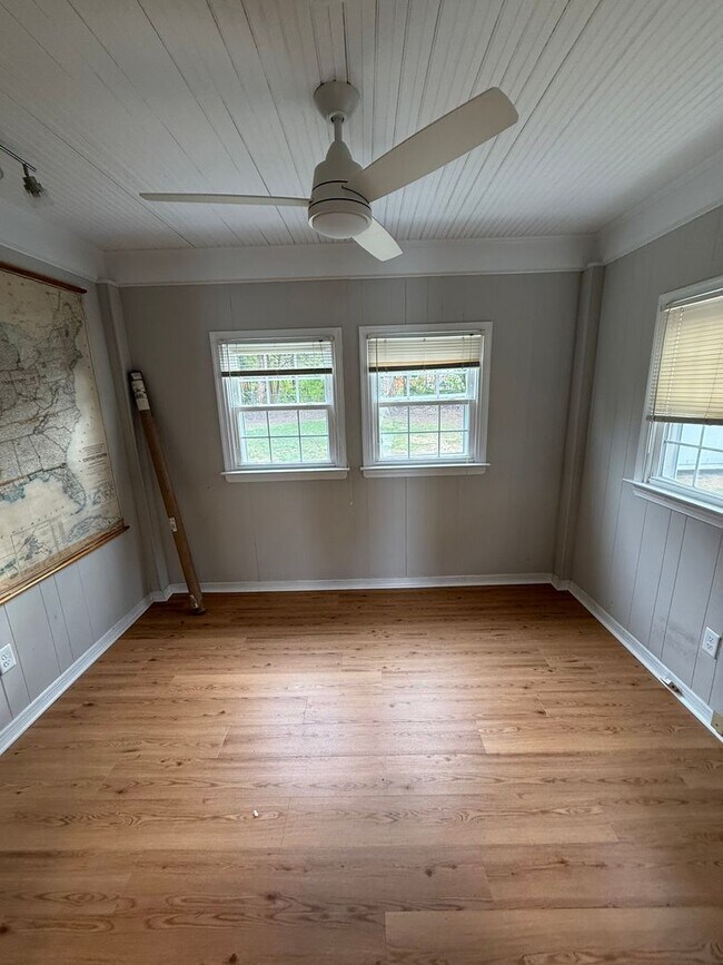 Building Photo - Three Bedroom Two Bath Home in Ridgeview/Parham & Ridge Area. Available in December!