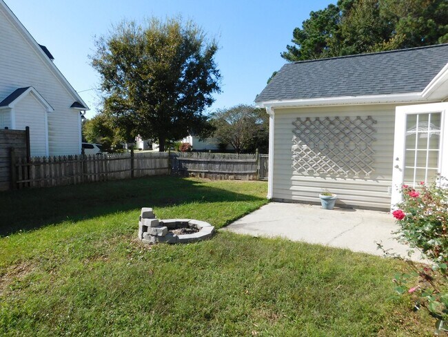 Building Photo - 205 Sellhorn Blvd