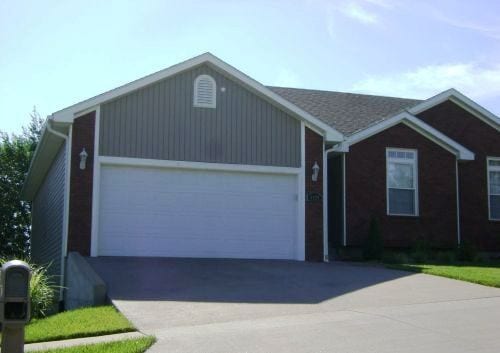 Primary Photo - Elegant Town Home