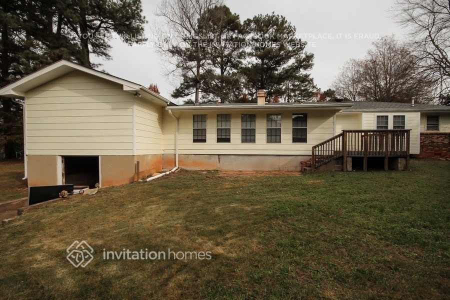 Building Photo - 247 Sandra Dr NW
