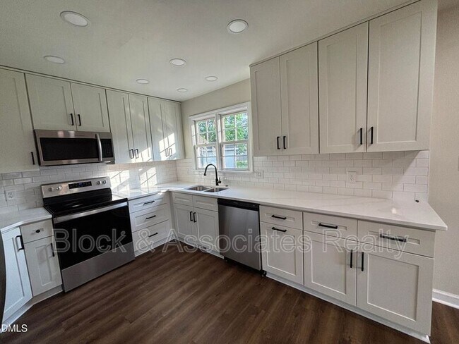 Building Photo - 170 Devin Dr