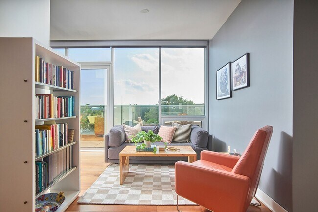 Building Photo - Effortless Downtown Living in the Heart of...