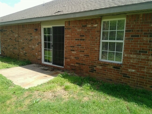 Building Photo - 329 Graystone Cir