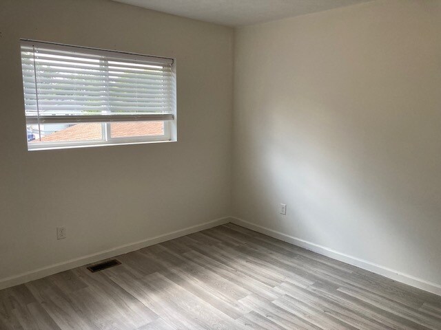 Building Photo - 406 Yund St