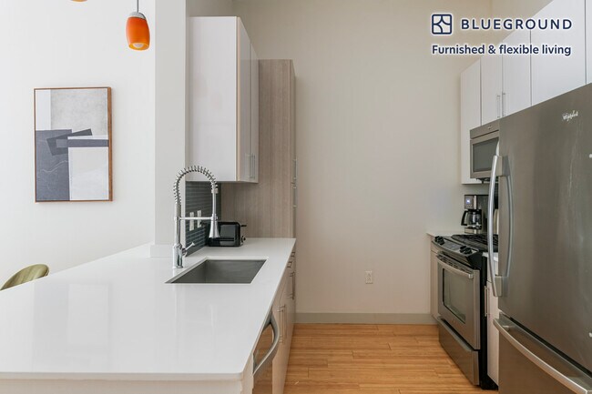 Building Photo - 320 D St