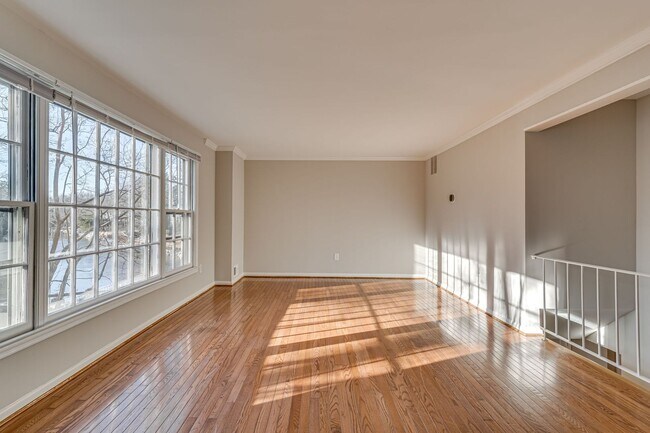 Building Photo - Renovated Home in Pinewood Lake Neighborhood