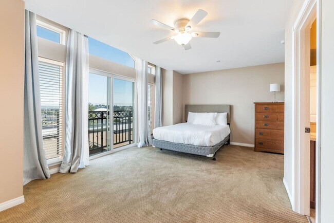 Building Photo - 2325 S G St