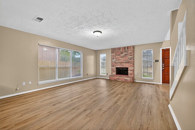 Building Photo - 1926 Woodland Hills Dr