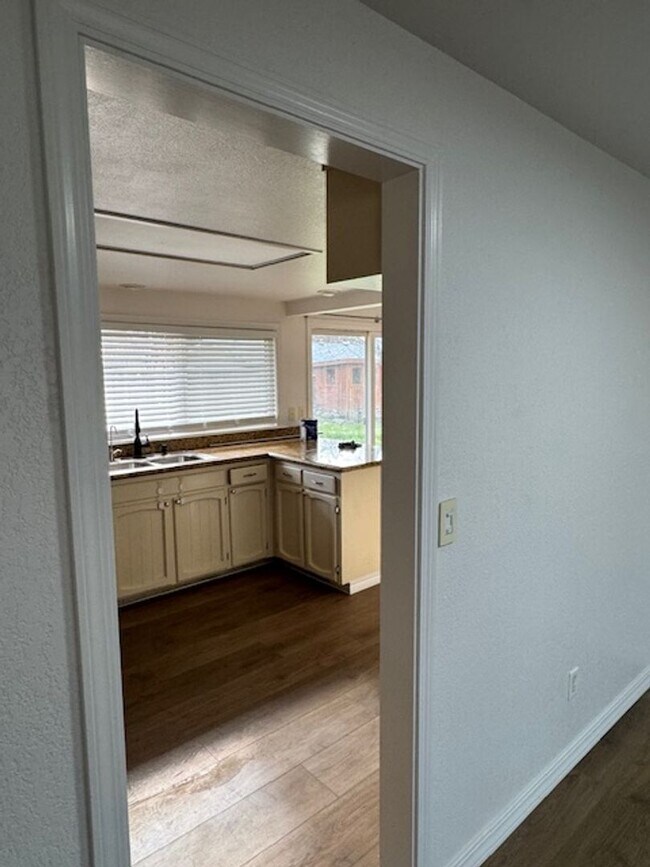 Building Photo - COMING SOON!!  REMODELED 3 BEDROOM HOME / LARGE FENCED YARD