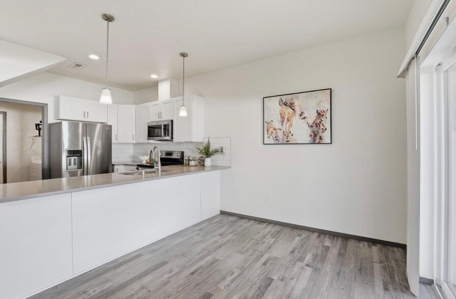 Building Photo - 7 E Chatham Ave