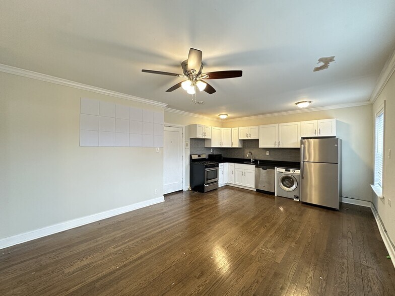 Building Photo - 2127 N Dayton St