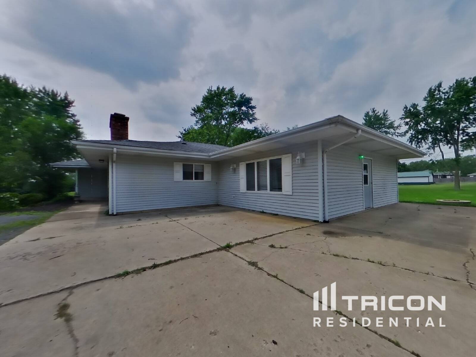 Building Photo - 209 E Illinois Hwy