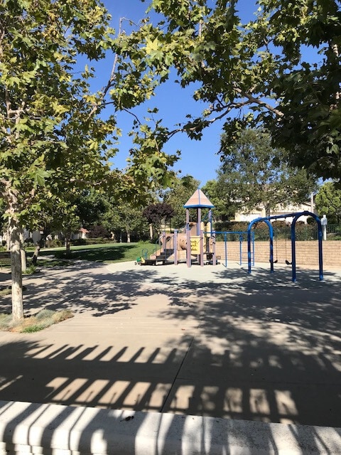 Building Photo - Newbury Park 4+3 on cul-de-sac w/lots of community amenities!