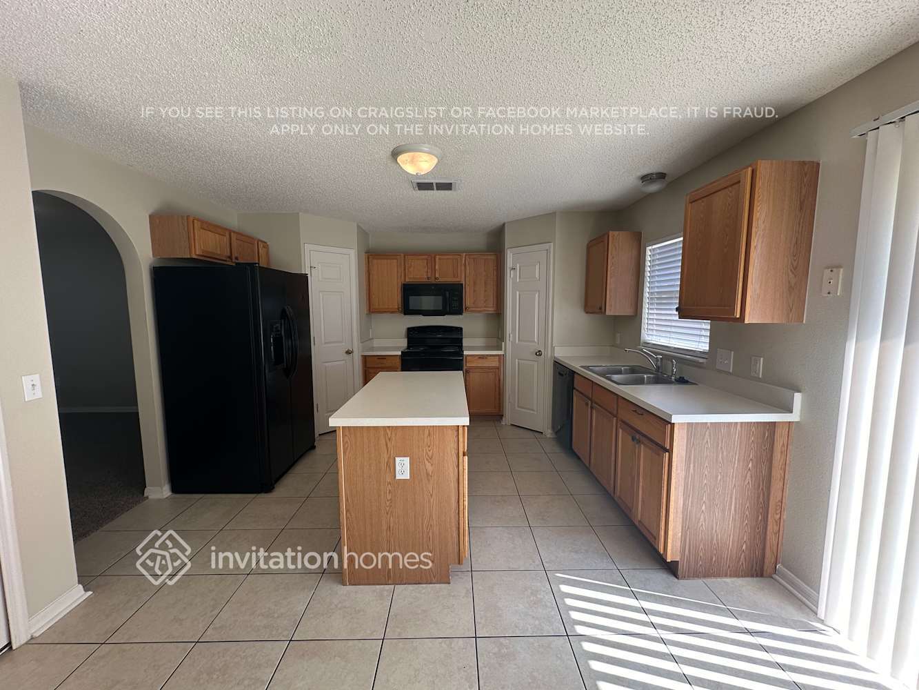 Building Photo - 2361 Pavilion Terrace