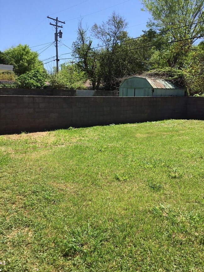 Building Photo - GORGEOUS 4/3 BROADMOOR HOME-UPDATED-MUST SEE