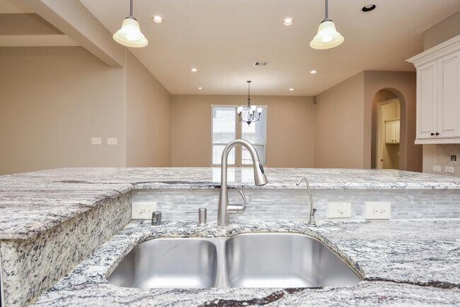 Building Photo - 6615 Rising Hills Ln