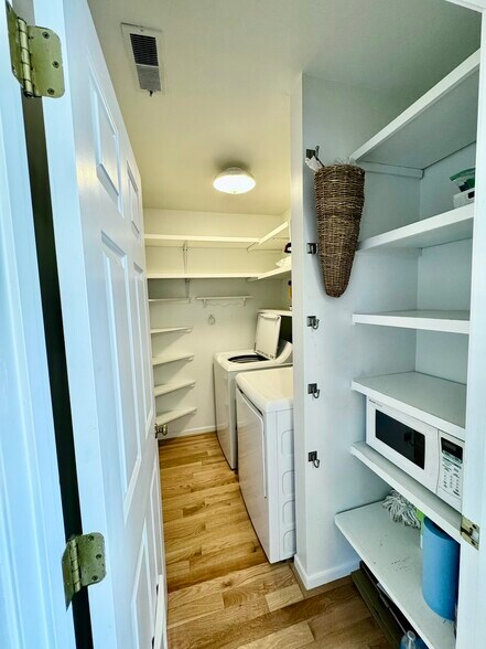 Building Photo - 1 Hillington Pl