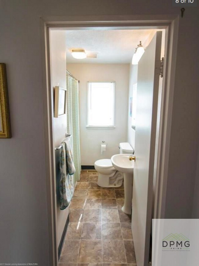 Building Photo - 621 W Hodge Ave