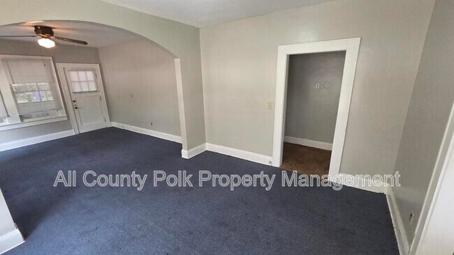 Building Photo - 918 E Lime St