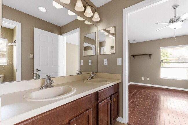 Building Photo - 13655 Artesa Bell Dr