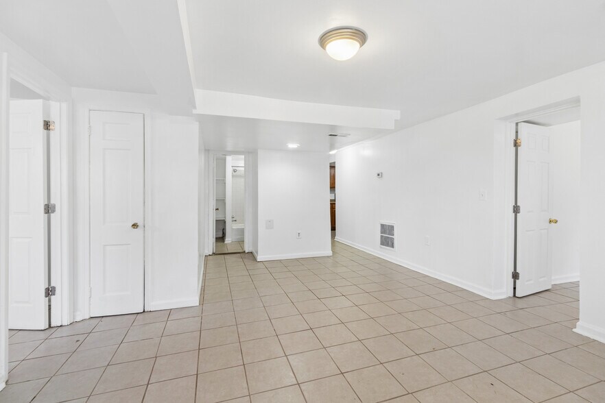 Building Photo - 407 Lebaum St SE