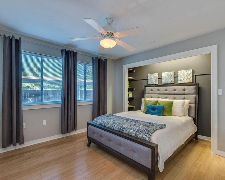 Building Photo - 2200 Dickson Dr