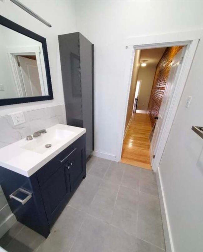 Building Photo - 5425 Catharine St