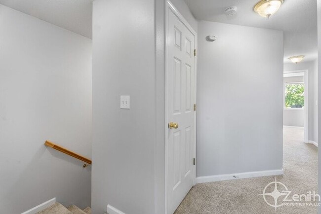 Building Photo - 5113 NE 77th Ave