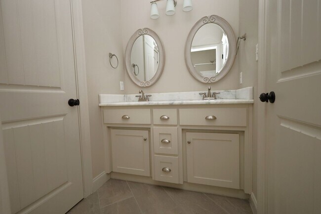 Building Photo - 4704 Crescent Ct