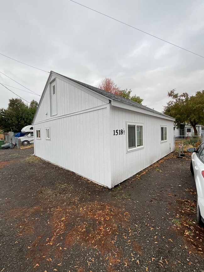 Building Photo - 1518 T Ave
