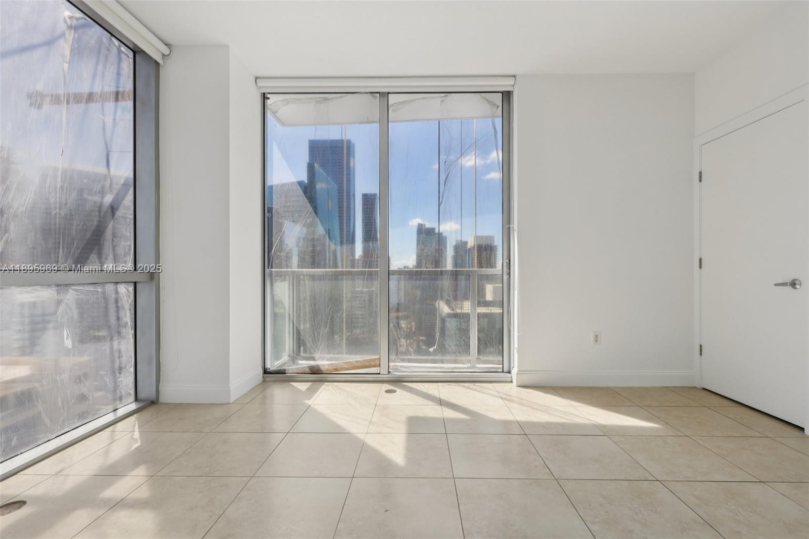 Building Photo - 1060 Brickell Ave