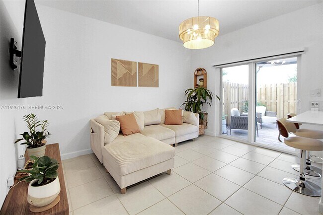 Building Photo - 2873 SE 24th Ct