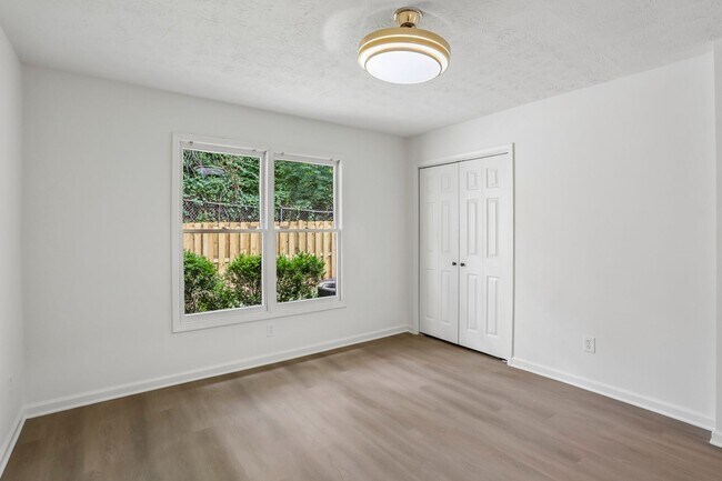 Building Photo - Bright and Gorgeous - Updated 3BR/2BA Townhome!