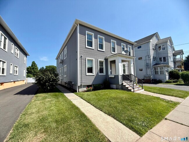 Building Photo - 112 Belden St