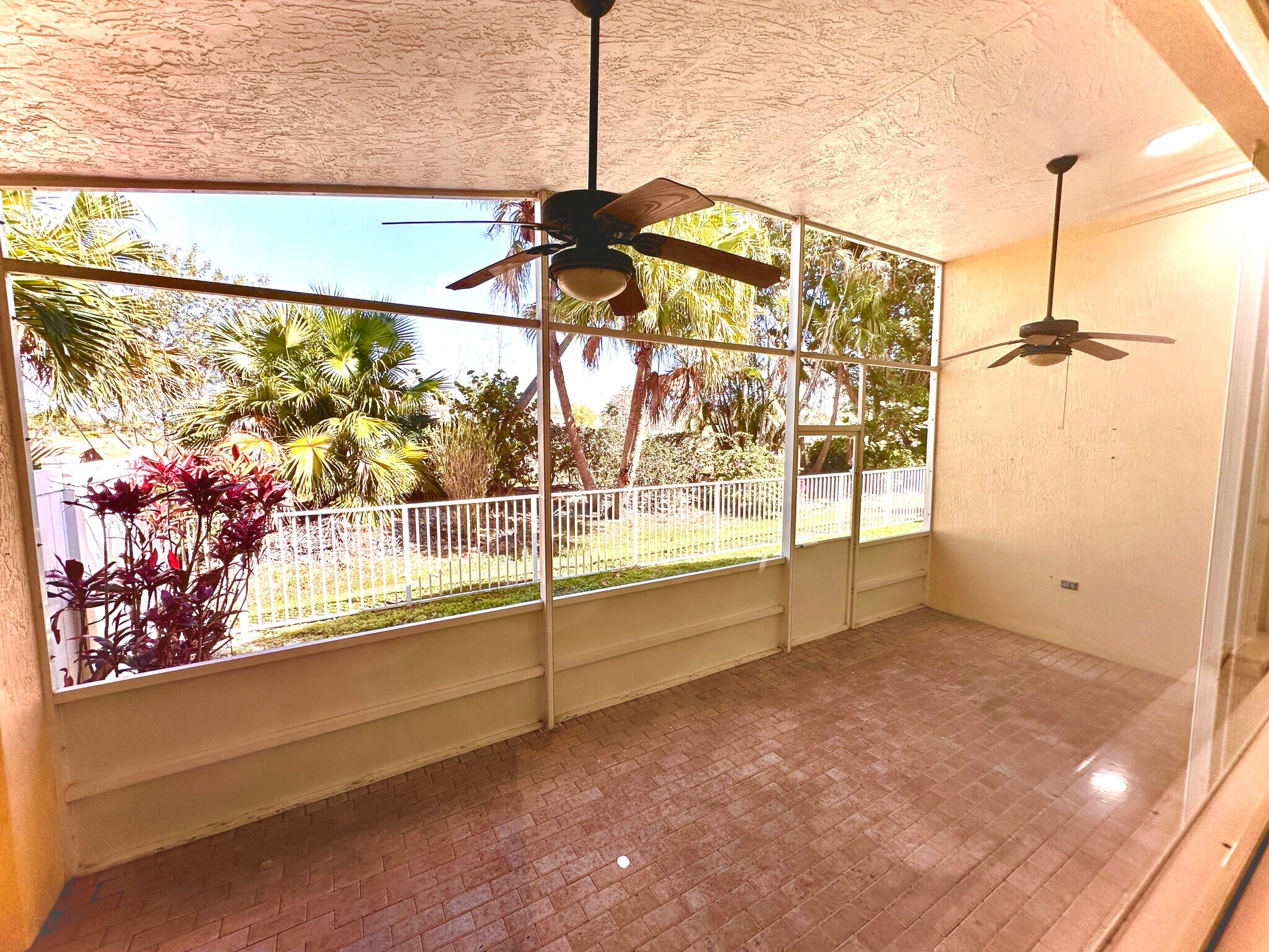 Screened Porch - 10667 Oak Bend Way