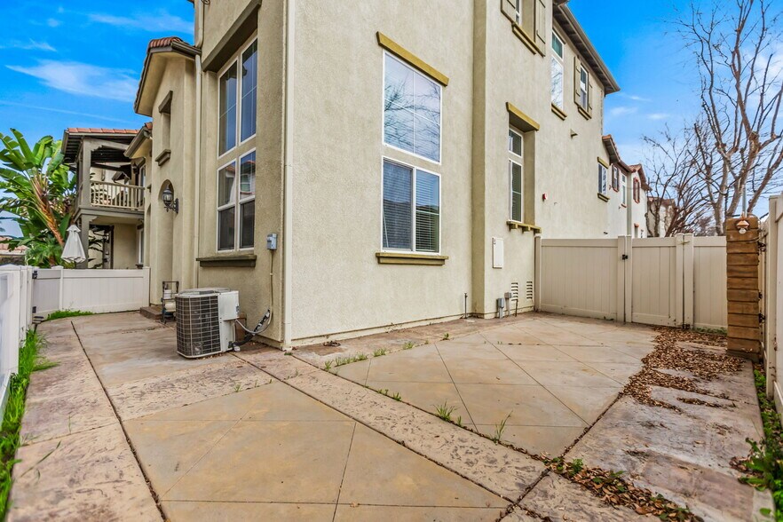 Building Photo - 33640 Willow Haven Ln