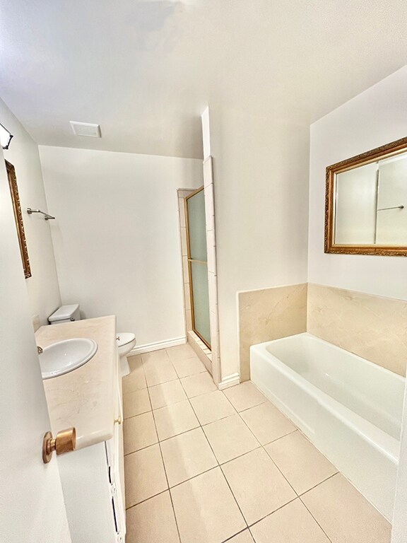 Building Photo - 441 N Oakhurst Dr