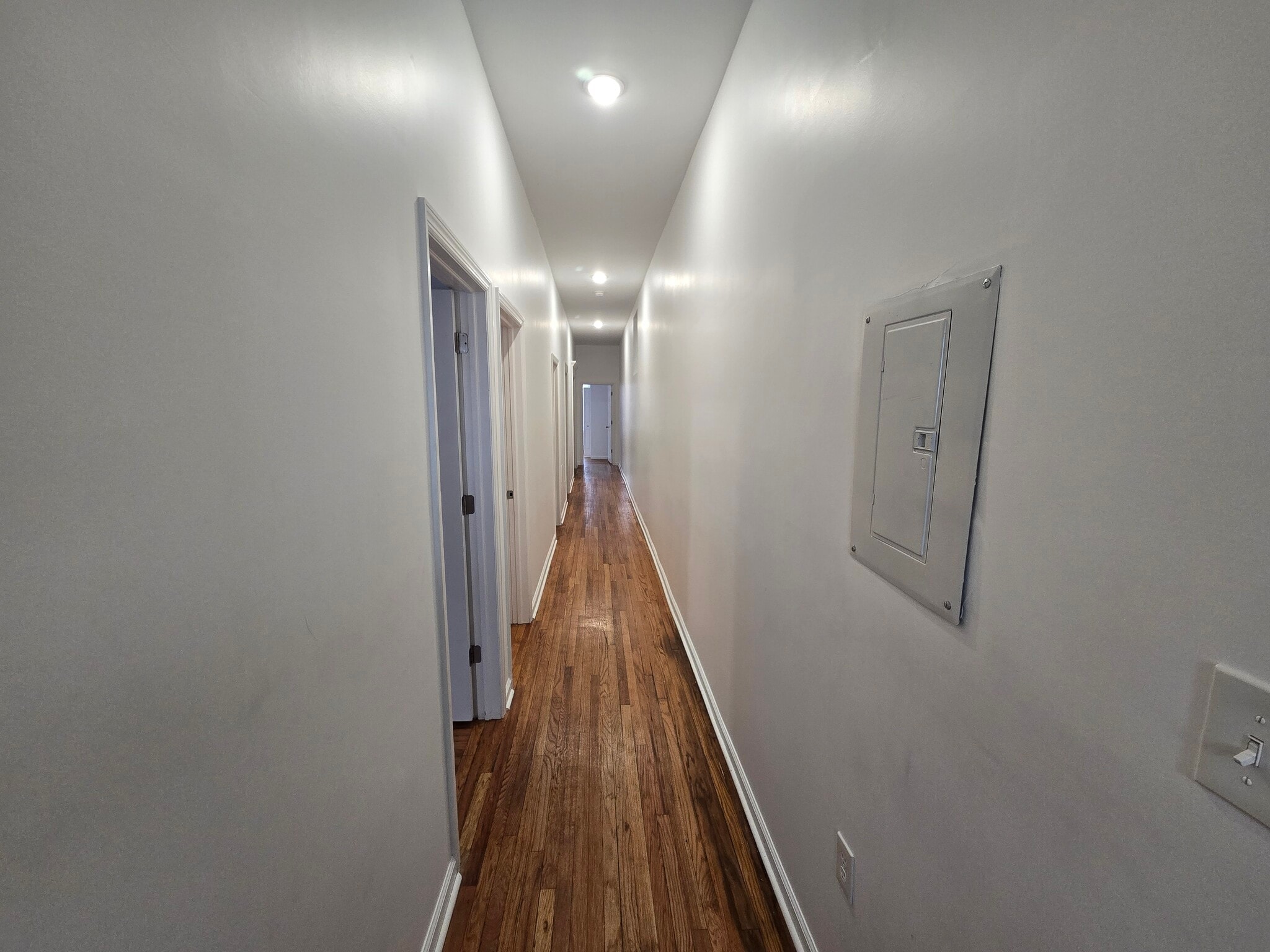 Building Photo - 584 Main St