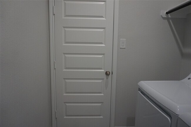 Building Photo - 11893 E Gate Dr