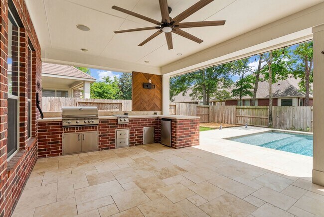 Building Photo - 414 Woodpecker Forest Ln