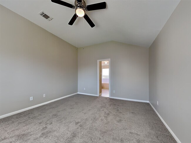 Building Photo - 4002 Old Pine Grove Dr