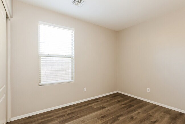 Building Photo - 38059 N Carolina Ave