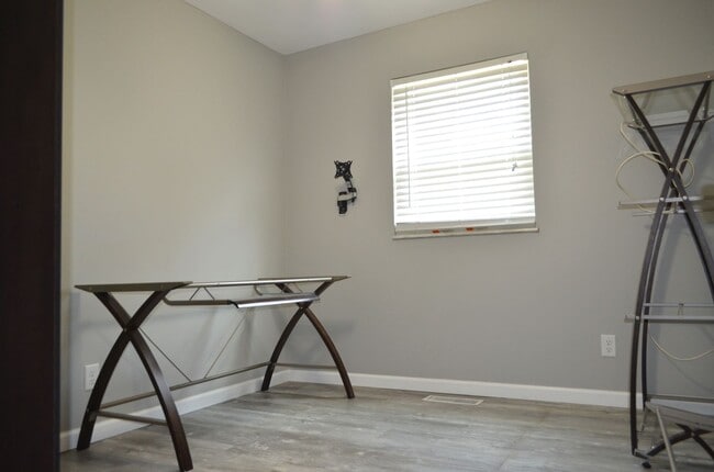 Building Photo - Price Drop! Updated 4 bed 3 bath in Fenton